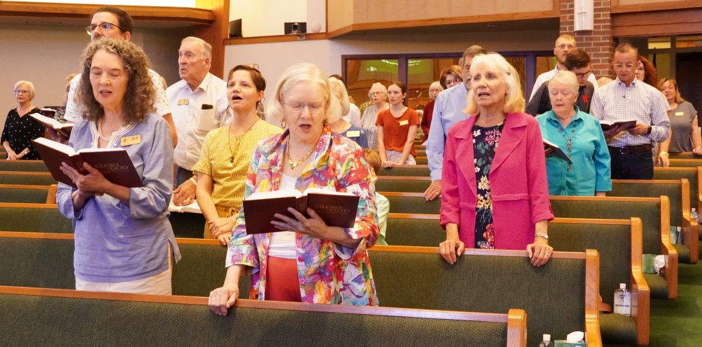 congregation singing hymns